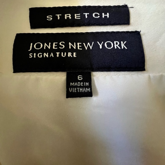 Jones New York White A-Line Skirt with Button Detail - Picture 5 of 5